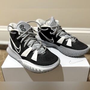 Custom designed, never worn Nike Kyrie Irving sneakers. mens size 5.